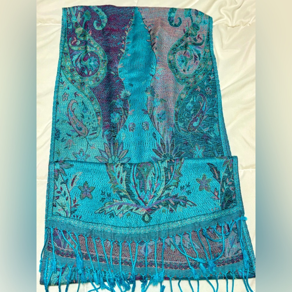 Beautiful and exotic pashmina and silk scarf - Picture 3 of 4